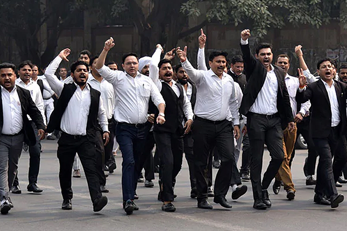 Delhi Lawyers Protesting 